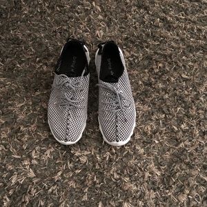 Dirty Laundry Knit Sneakers sz 8.5